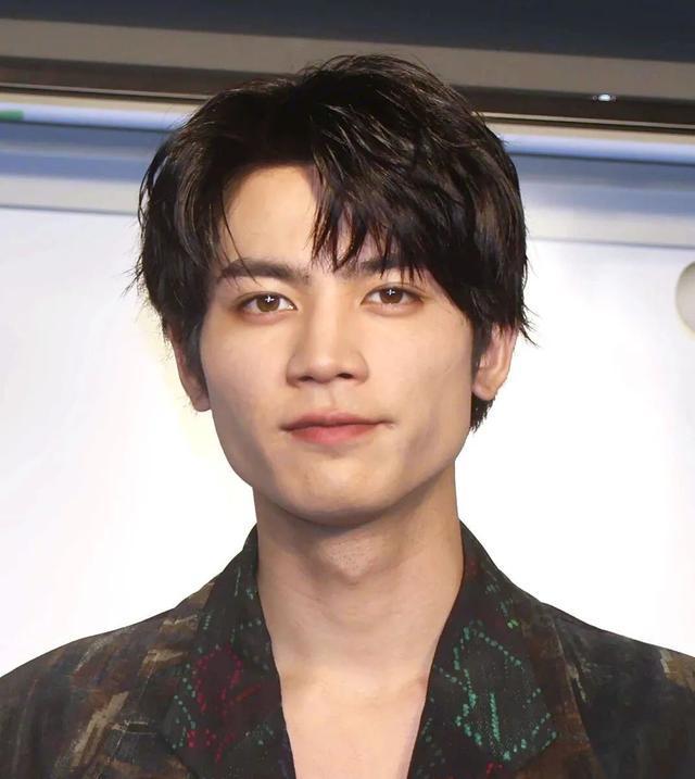 24岁日本男星板垣瑞生去世，曾出演《青春之旅》，家人称其患精神疾病1月份失踪